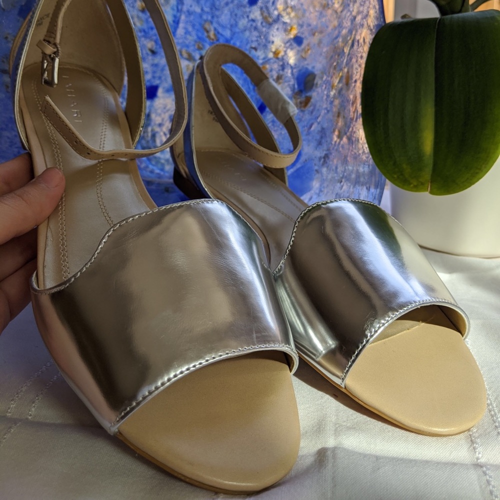 Tahari silver sandal